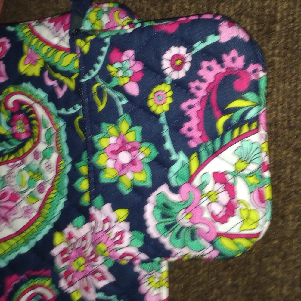 Vera Bradley 2 PC set cosmetic and change